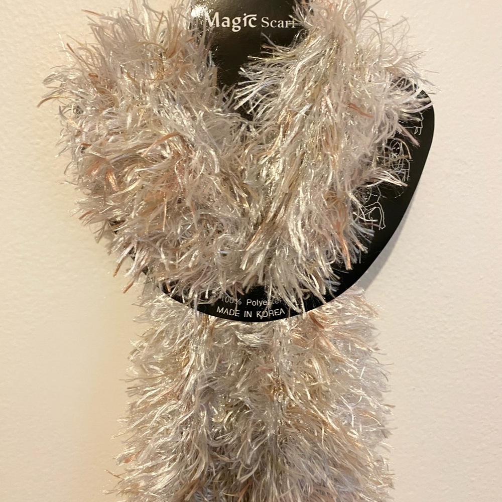 NWOT Tiff 'N Tam Magic Scarf